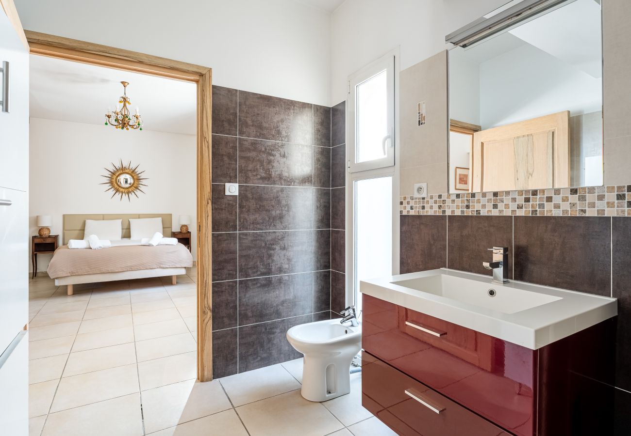 Maison à La Ciotat - Bagatelle. Jardin, proximité plage, parking