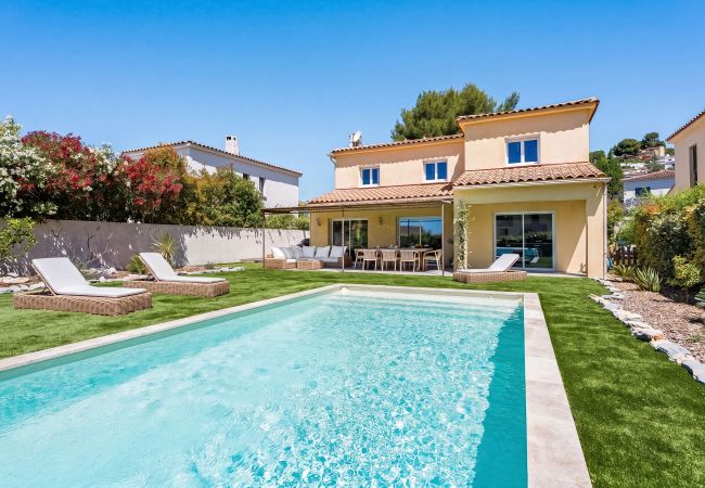 Villa à La Ciotat - Lavande, piscine, jardin, clim, à pied des plages