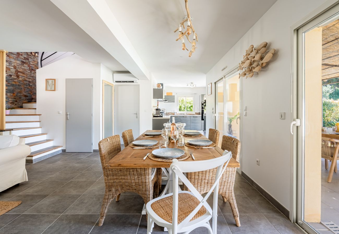Villa à La Ciotat - Lavande, piscine, jardin, clim, à pied des plages