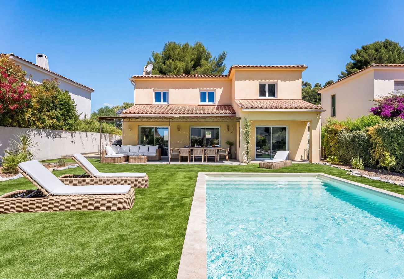 Villa à La Ciotat - Lavande, piscine, jardin, clim, à pied des plages
