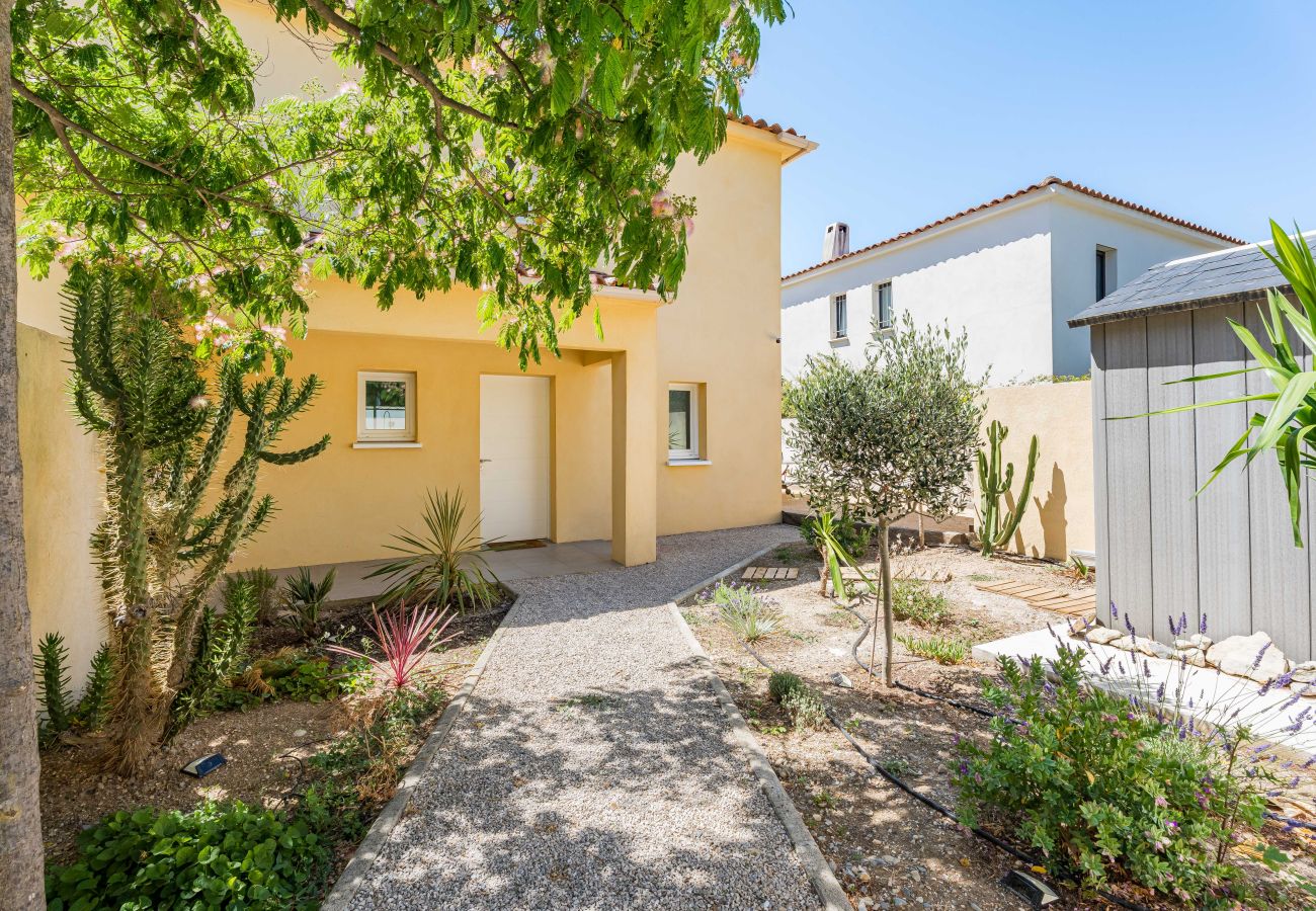 Villa à La Ciotat - Lavande, piscine, jardin, clim, à pied des plages