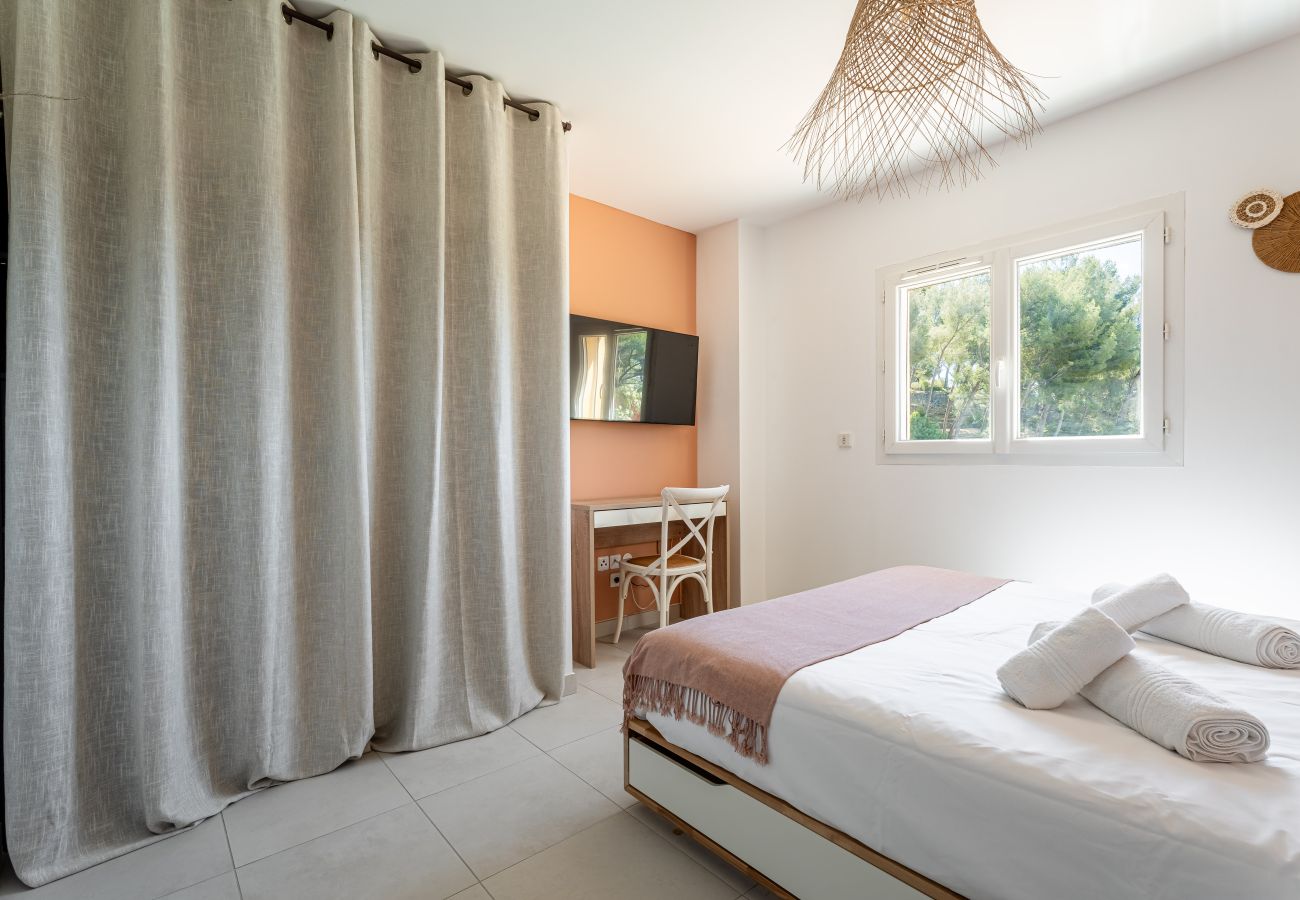 Villa à La Ciotat - Lavande, piscine, jardin, clim, à pied des plages