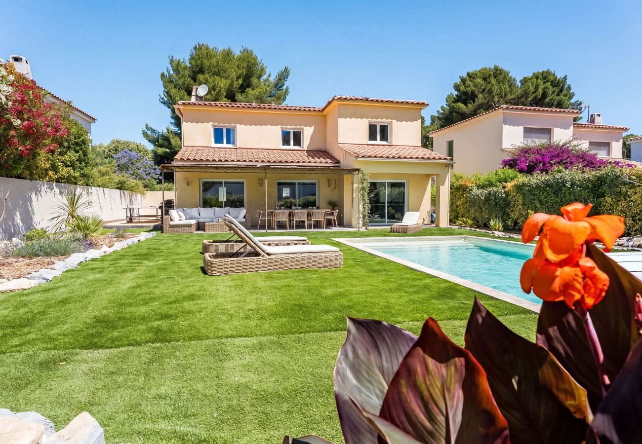 Villa à La Ciotat - Lavande, piscine, jardin, clim, à pied des plages