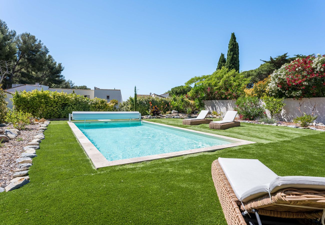 Villa à La Ciotat - Lavande, piscine, jardin, clim, à pied des plages