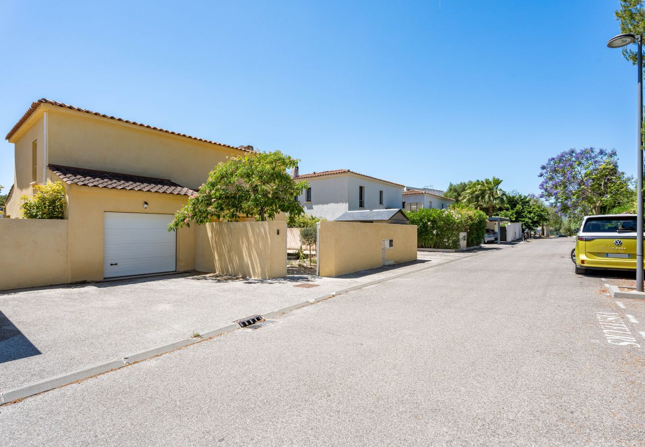 Villa à La Ciotat - Lavande, piscine, jardin, clim, à pied des plages