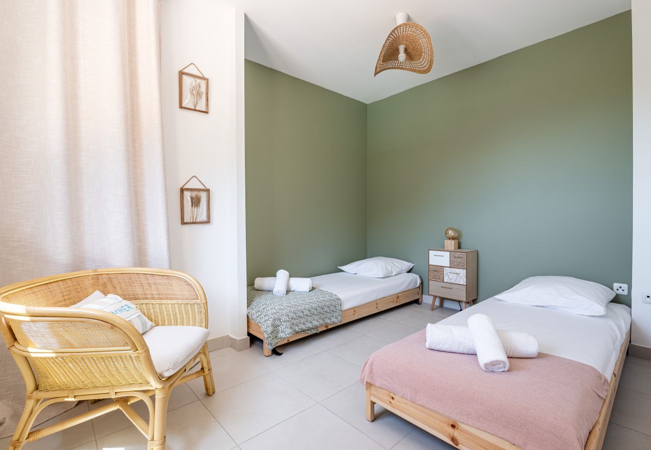 Villa à La Ciotat - Lavande, piscine, jardin, clim, à pied des plages