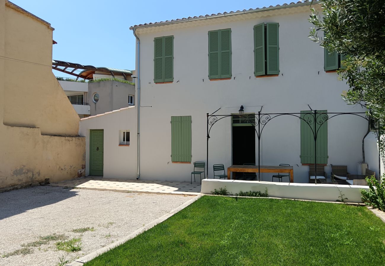 Maison à La Ciotat - Villa Ferzo. Proche mer, clim, jardin, parking