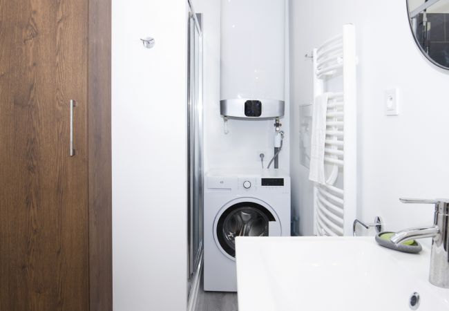 Appartement à La Ciotat - Cahino, déco contemporaine, clim, parking. Appartement à La Ciotat - Cahino, déco contemporaine, clim, parking.