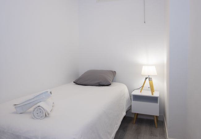 Appartement à La Ciotat - Cahino, déco contemporaine, clim, parking. Appartement à La Ciotat - Cahino, déco contemporaine, clim, parking.