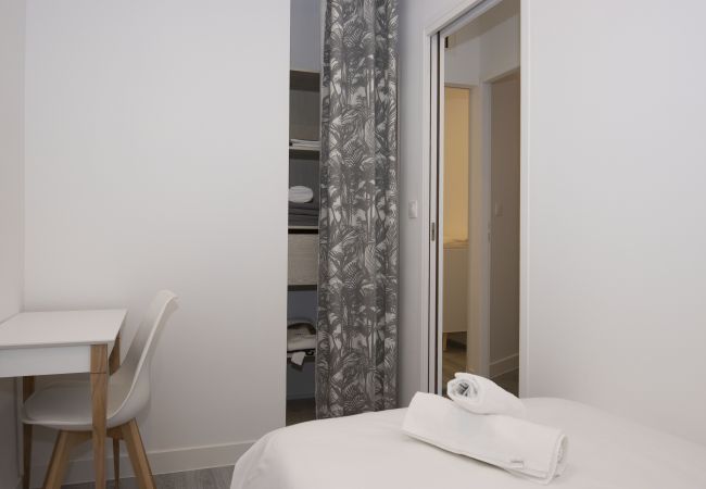 Appartement à La Ciotat - Cahino, déco contemporaine, clim, parking. Appartement à La Ciotat - Cahino, déco contemporaine, clim, parking.