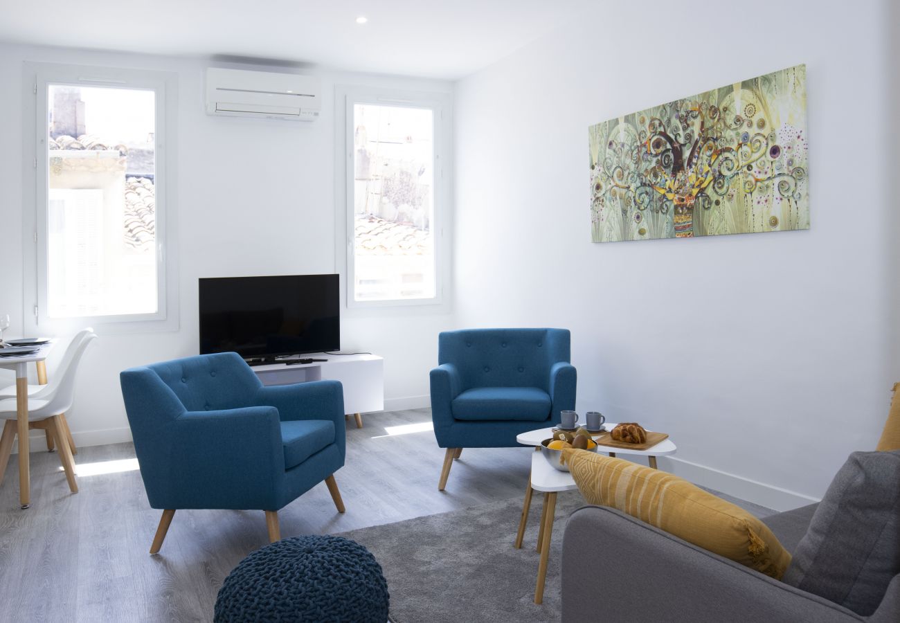 Appartement à La Ciotat - Cahino, déco contemporaine, clim, parking. Appartement à La Ciotat - Cahino, déco contemporaine, clim, parking.