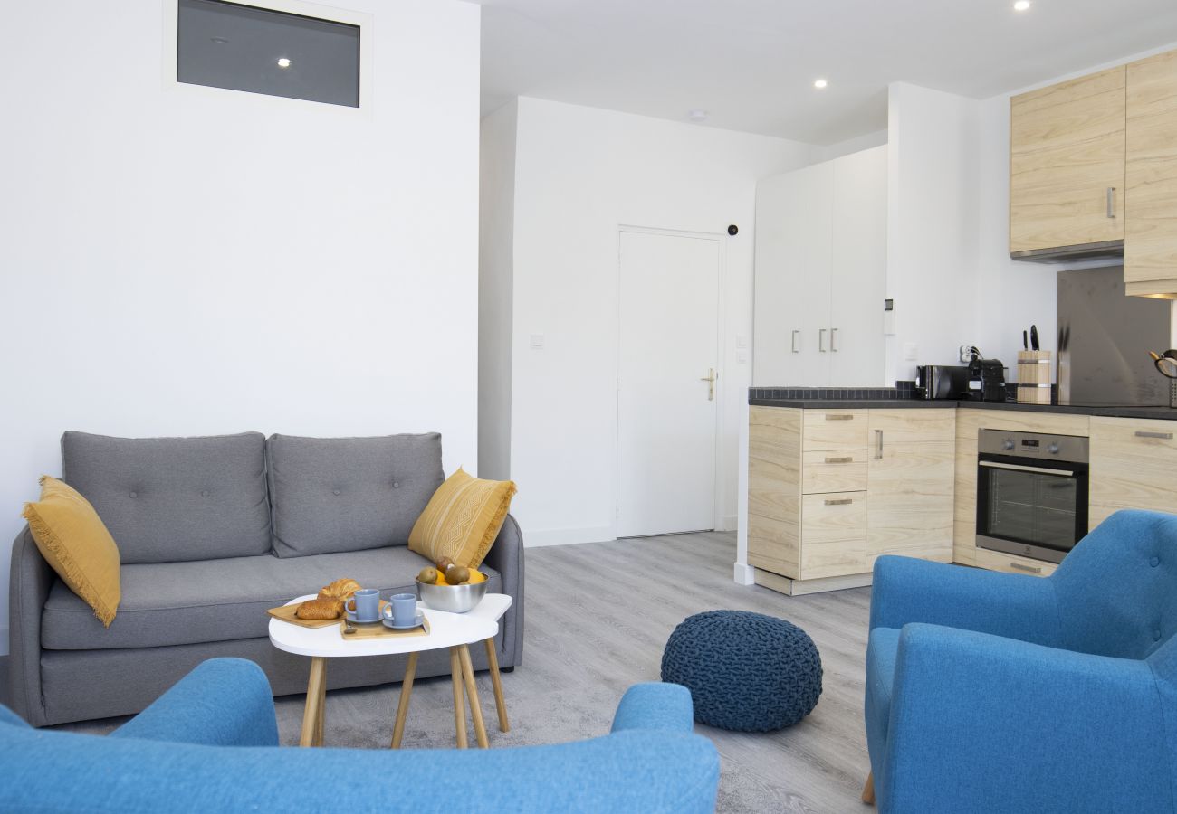 Appartement à La Ciotat - Cahino, déco contemporaine, clim, parking. Appartement à La Ciotat - Cahino, déco contemporaine, clim, parking.