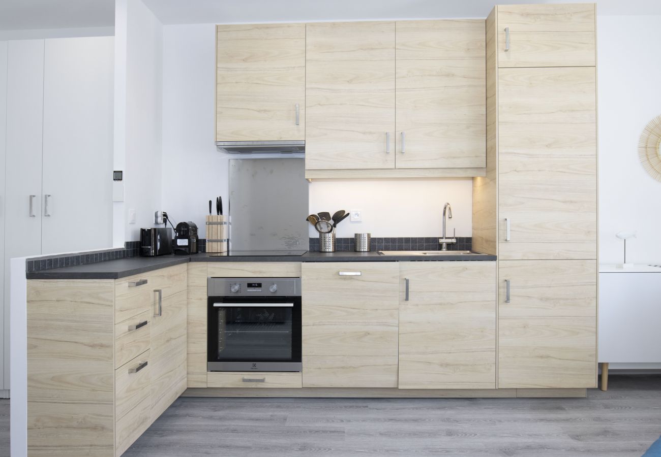 Appartement à La Ciotat - Cahino, déco contemporaine, clim, parking. Appartement à La Ciotat - Cahino, déco contemporaine, clim, parking.