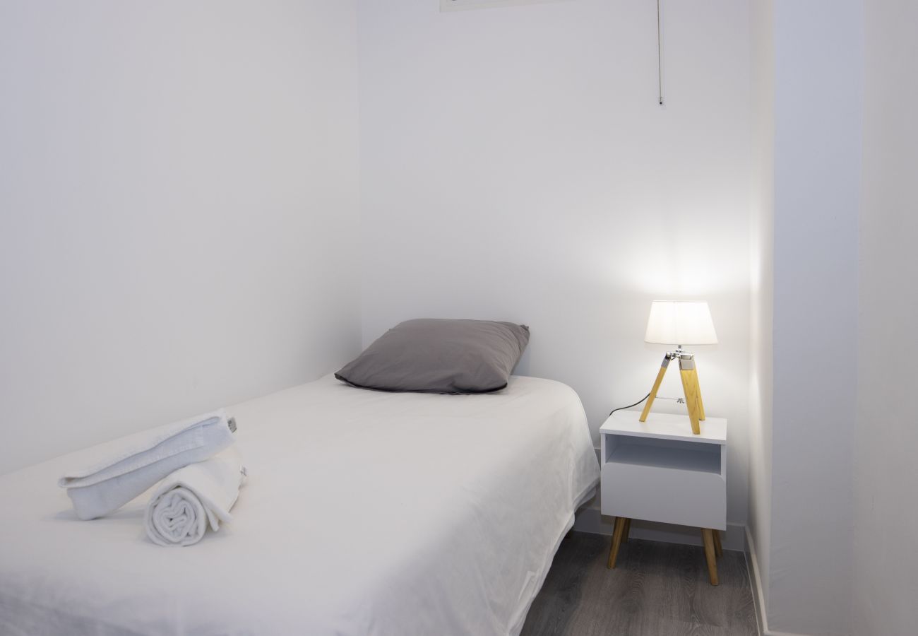 Appartement à La Ciotat - Cahino, déco contemporaine, clim, parking. Appartement à La Ciotat - Cahino, déco contemporaine, clim, parking.