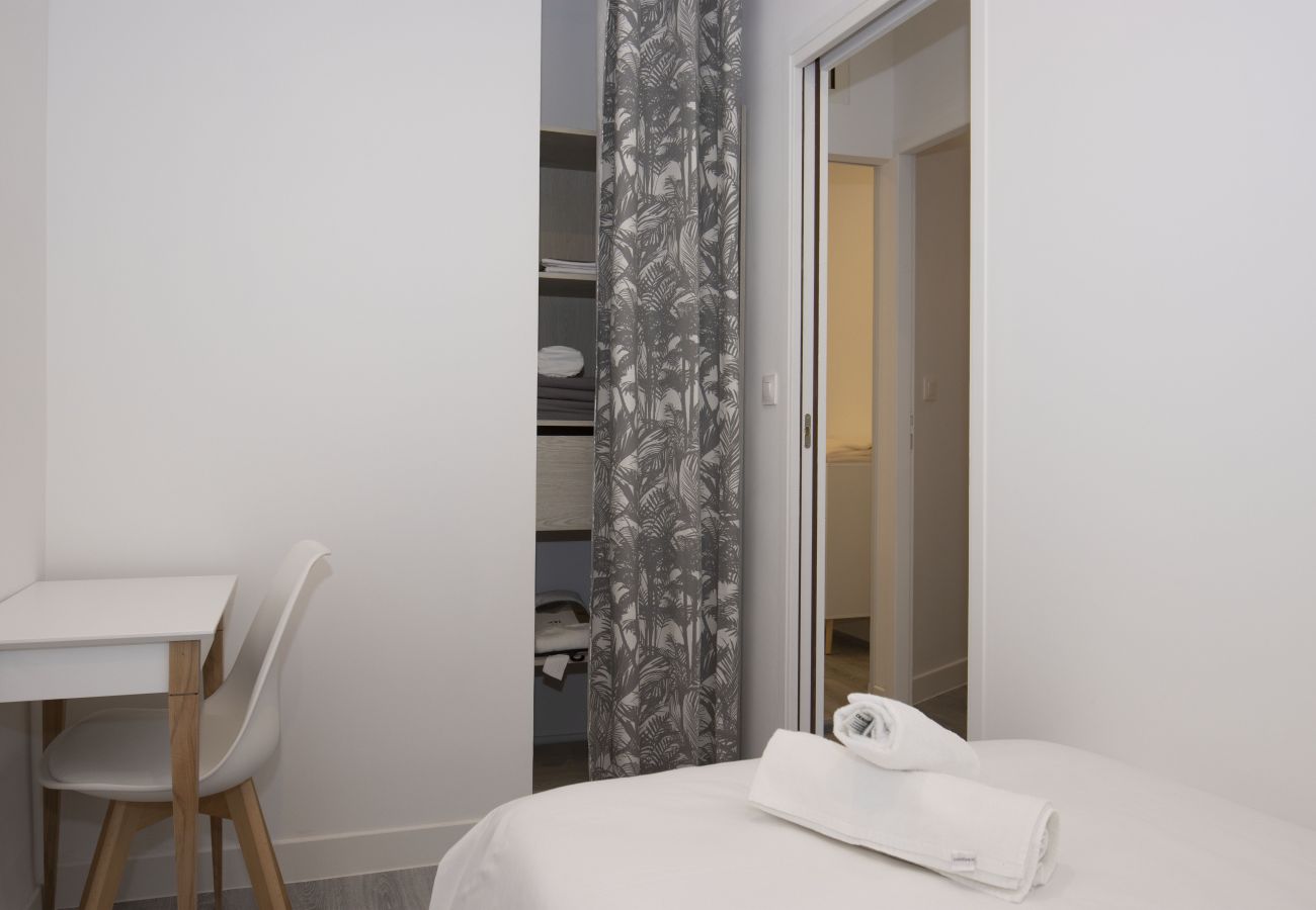 Appartement à La Ciotat - Cahino, déco contemporaine, clim, parking. Appartement à La Ciotat - Cahino, déco contemporaine, clim, parking.