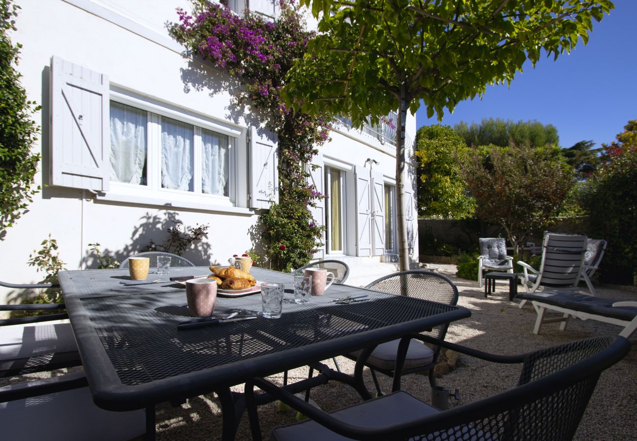 Appartement à La Ciotat - Gerlé. Appart rénové, proximité mer, jardin, BBQ