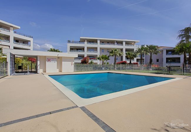  à La Ciotat - Gameou, piscine collective, 2 terrasses, parking