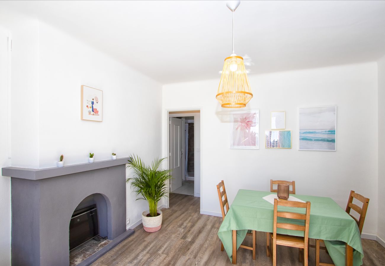 Appartement à La Ciotat - Roucalaio, Rénové, vue & proximité mer jardin WIFI