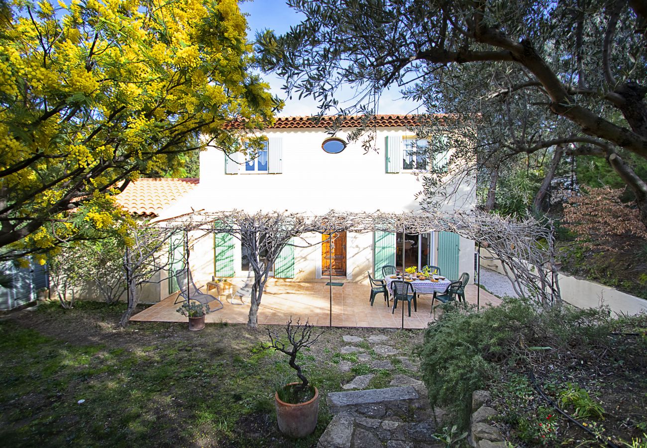 Maison à Ceyreste - Mas des oliviers. Charme & écrin de verdure, clim