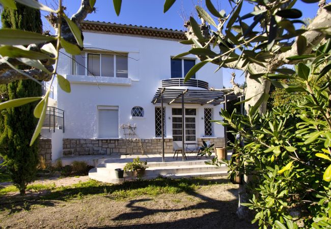 Appartement à La Ciotat - Maison Grand Lamiolo. Standing, jardin, piscine Appartement à La Ciotat - Maison Grand Lamiolo. Standing, jardin, piscine