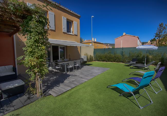  à La Ciotat - Cannier. Clim, piscine chauffée, jardin, parking