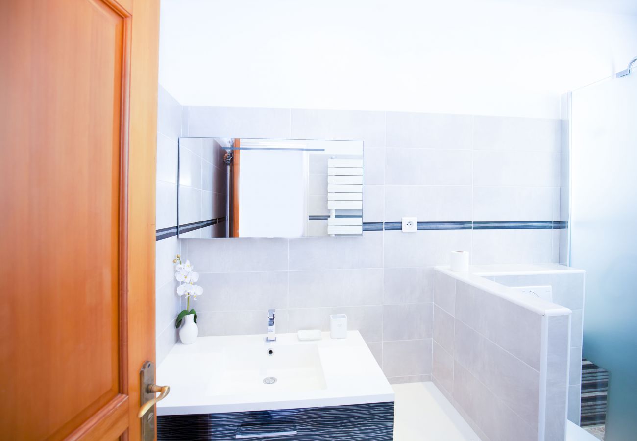 Appartement à La Ciotat - MATO. Appartement. Terrasse vue mer, clim, garage